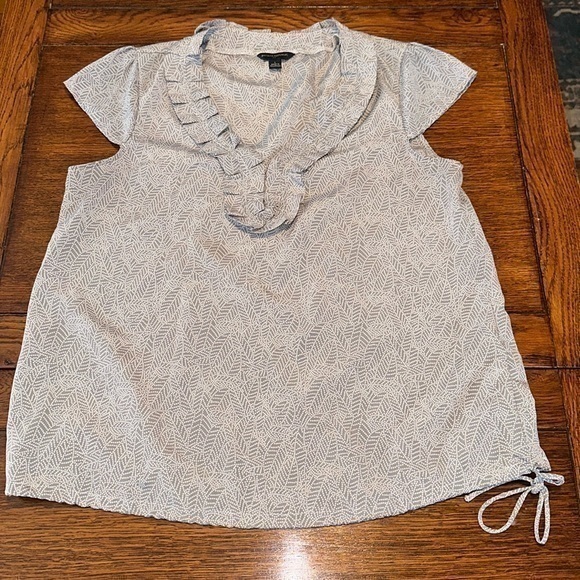 Women’s banana republic gray and white floral print cap sleeve blouse size L - Picture 1 of 5